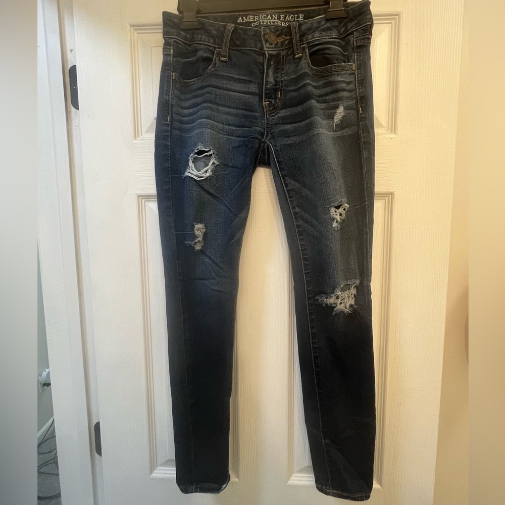 American Eagle distressed jegging
